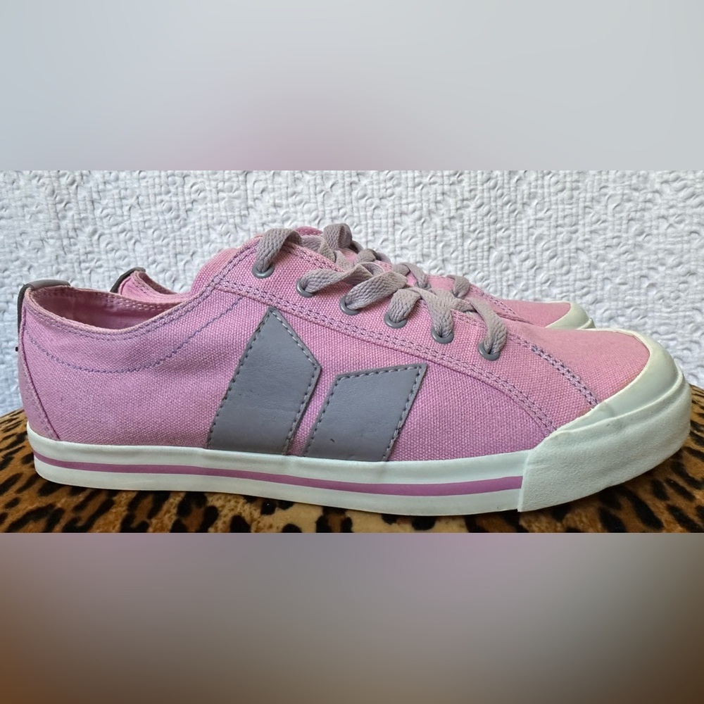 Rare Macbeth Women's Eliot in Violet / Pink and Gray SZ 8.5